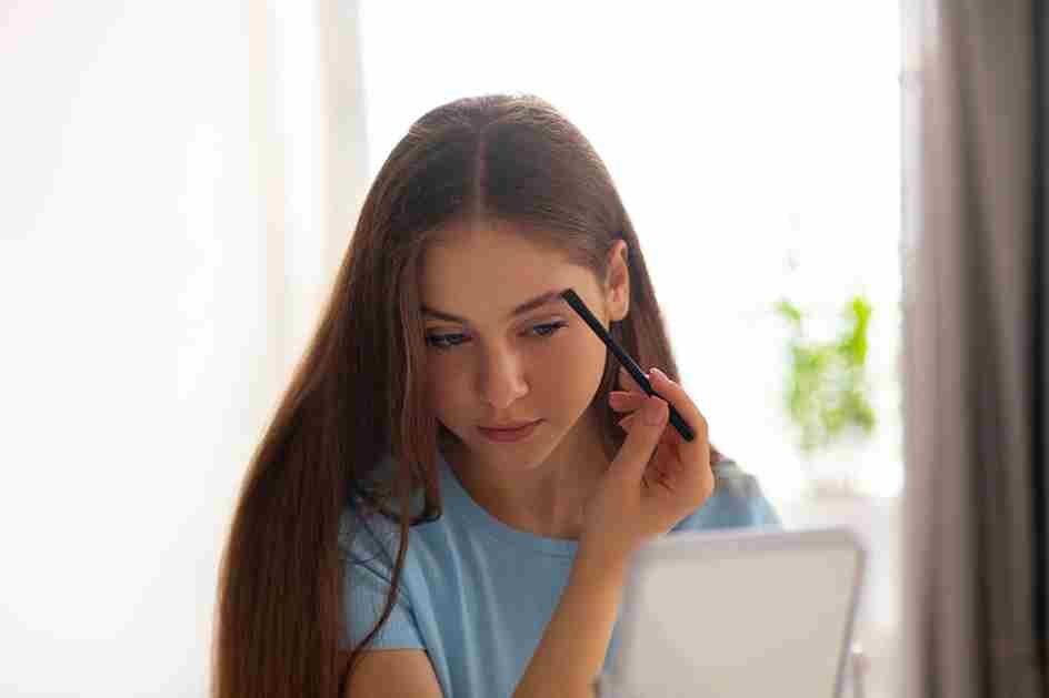 How to Do Eyebrows at Home: A Step-by-Step Guide