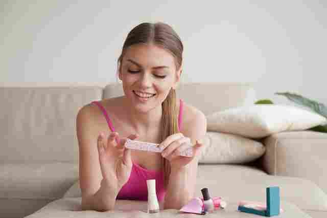 How to Get Off Acrylic Nails at Home: The Safe and Easy Way
