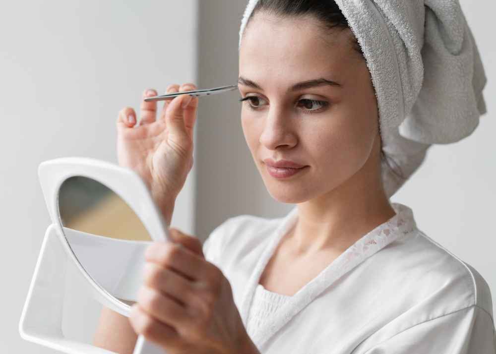 How to Remove Lashes at Home: A Step-by-Step Guide