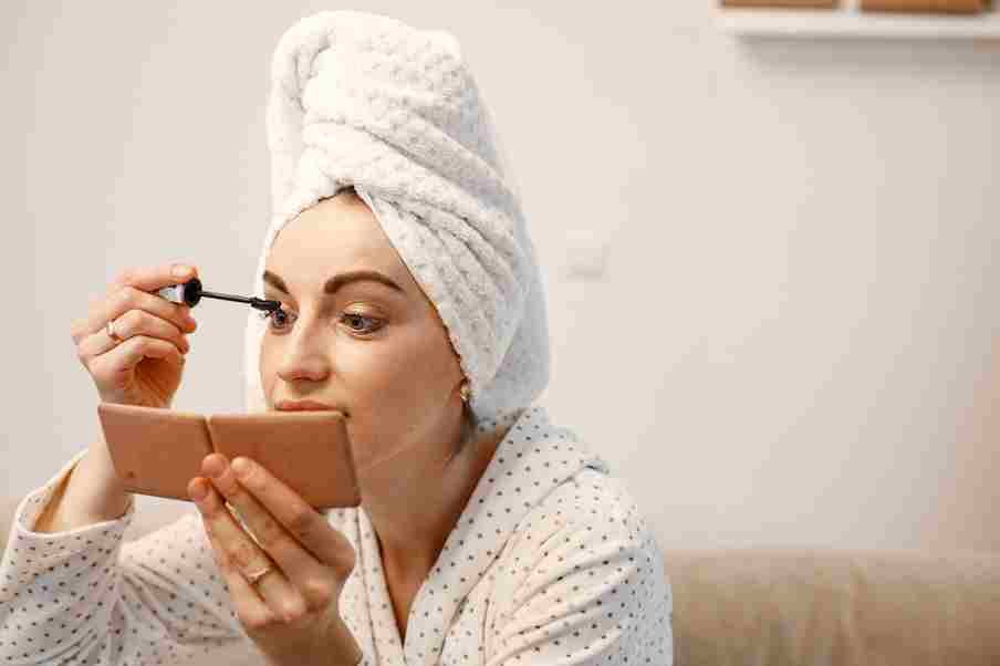 How to Take Lash Extensions Off at Home